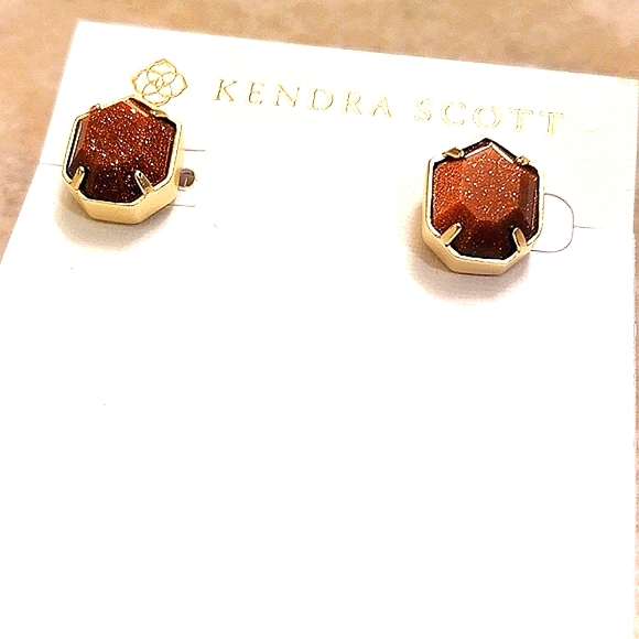 NEW Kendra Scott Taylor Stud Earrings In Gold Orange Goldstone - Picture 4 of 7